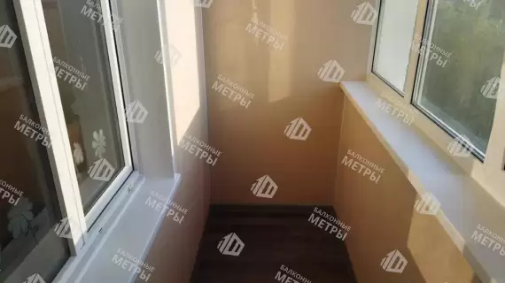 Остекление и отделка балкона в многоквартирном доме