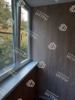 Отделка балкона под ключ ламинатом и натяжным потолком Отделка балкона под ключ ламинатом и натяжным потолком