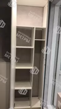 Отделка балкона гипсокартоном и ламинатом с установкой шкафа и тумбы