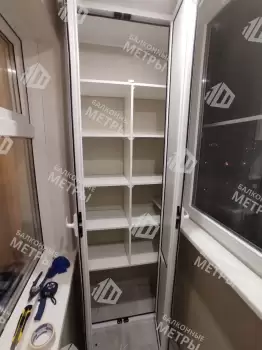 Установка на балконе трёх шкафов Установка на балконе трёх шкафов