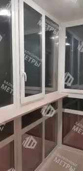 Панорамное остекление с тонировкой и отделка балкона